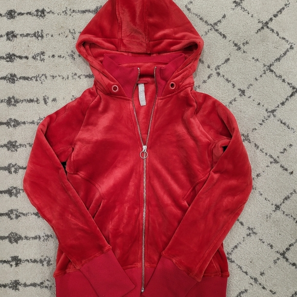 Athleta Triumph Hoodie in Double Cozy Karma hibiscus red - Picture 4 of 4